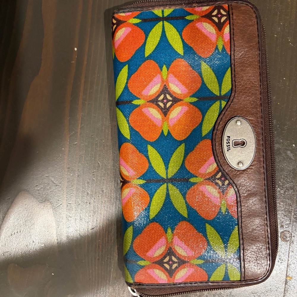 Fossil multicolored wallet